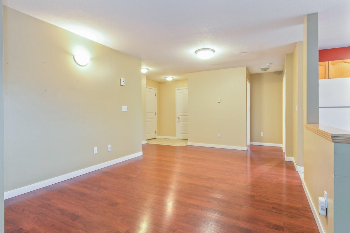 Kitchen Island Photo of 204 33478 Roberts Avenue, Abbotsford, BC