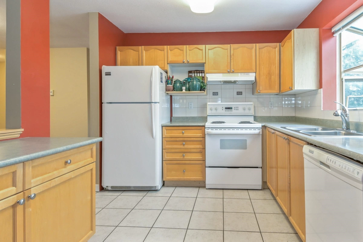 Primary Bedroom Photo of 204 33478 Roberts Avenue, Abbotsford, BC