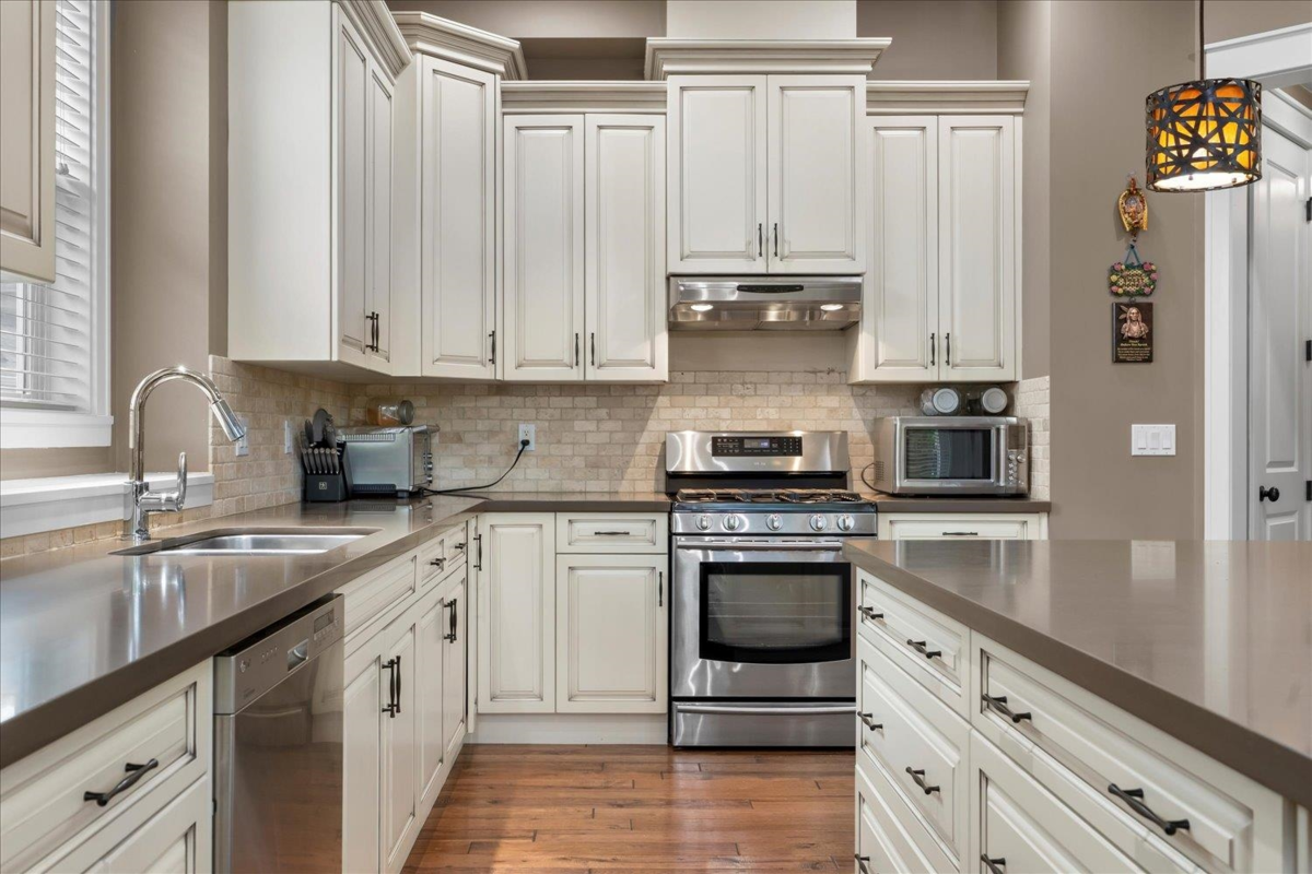 Walk-In Closet Photo of 2203 Riesling Drive, Abbotsford, BC