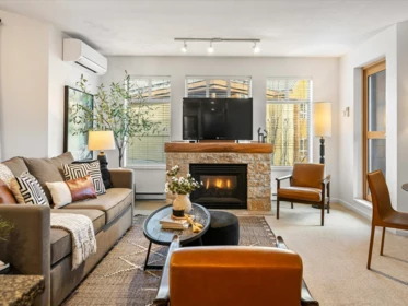 205 4338 Main Street, Whistler, BC, Whistler — Apartment/Condo for sale