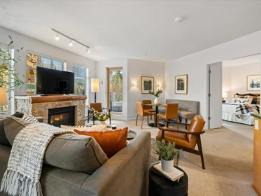 205 4338 Main Street, Whistler, BC, Whistler — Apartment/Condo for sale