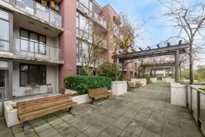 Garden / Landscaping Photo of 704 5933 Cooney Road, Richmond, BC