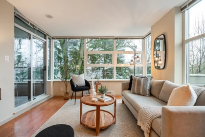 401 9262 University Crescent, Burnaby, BC, Burnaby — Apartment/Condo for sale