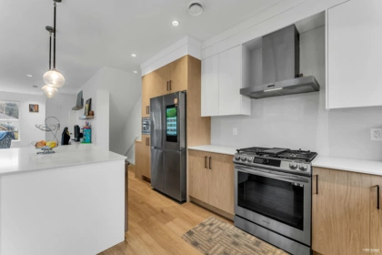 Kitchen Island Photo of 1 12585 104a Avenue, Surrey, BC