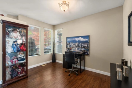 Guest Bathroom Photo of 24280 102a Avenue, Maple Ridge, BC