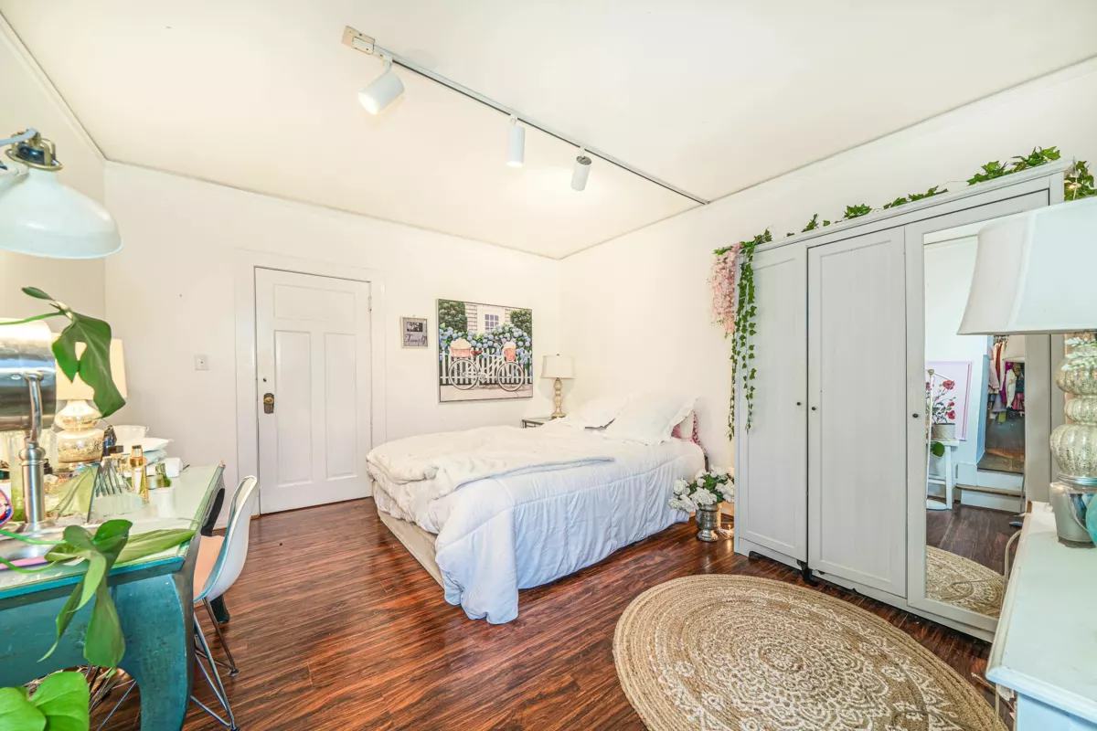 Entry Foyer Photo of 1989 W King Edward Avenue, Vancouver, BC