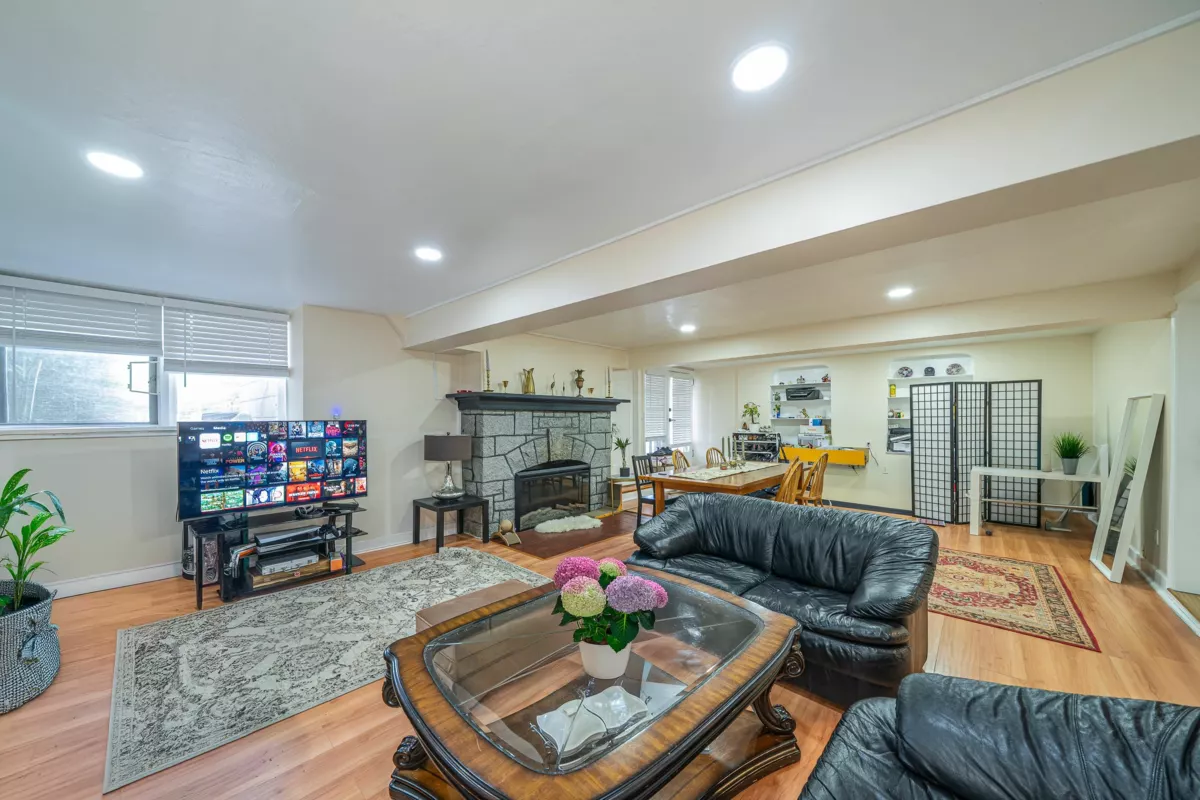 Front Yard Photo of 1989 W King Edward Avenue, Vancouver, BC