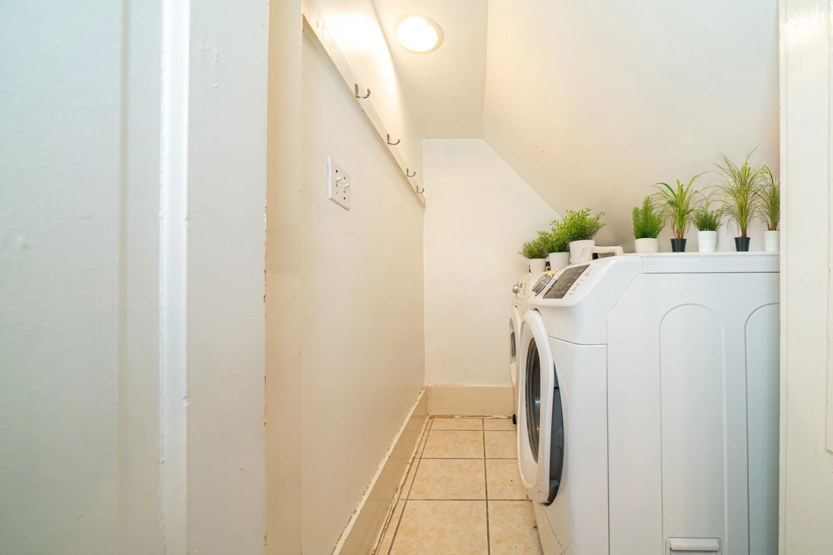 Staircase Photo of 1989 W King Edward Avenue, Vancouver, BC