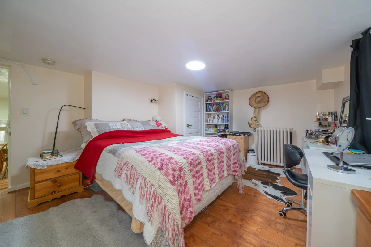 Swimming Pool Photo of 1989 W King Edward Avenue, Vancouver, BC