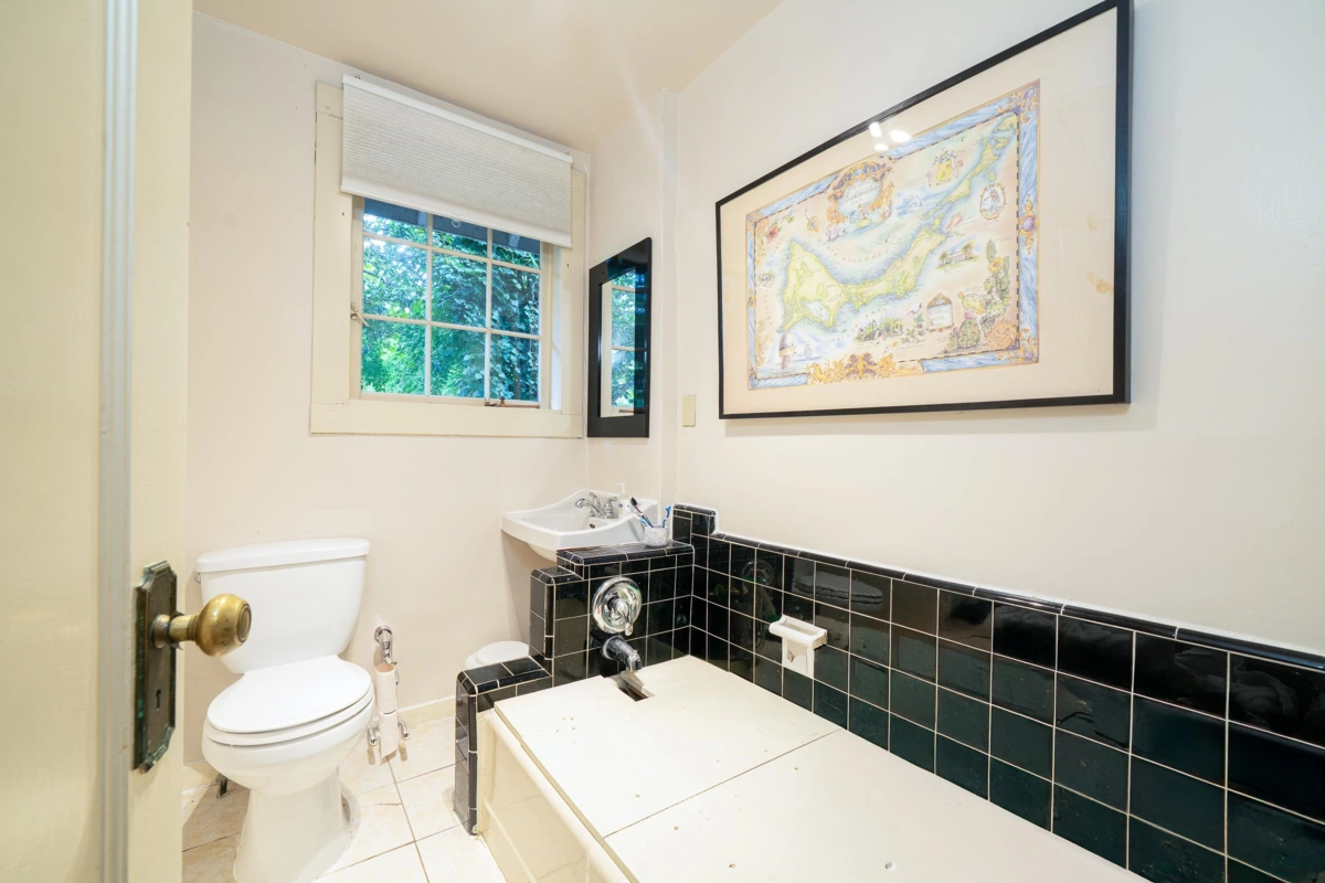 Walk-In Closet Photo of 1989 W King Edward Avenue, Vancouver, BC