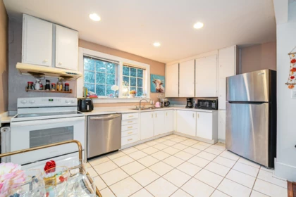 Laundry Room Photo of 1989 W King Edward Avenue, Vancouver, BC