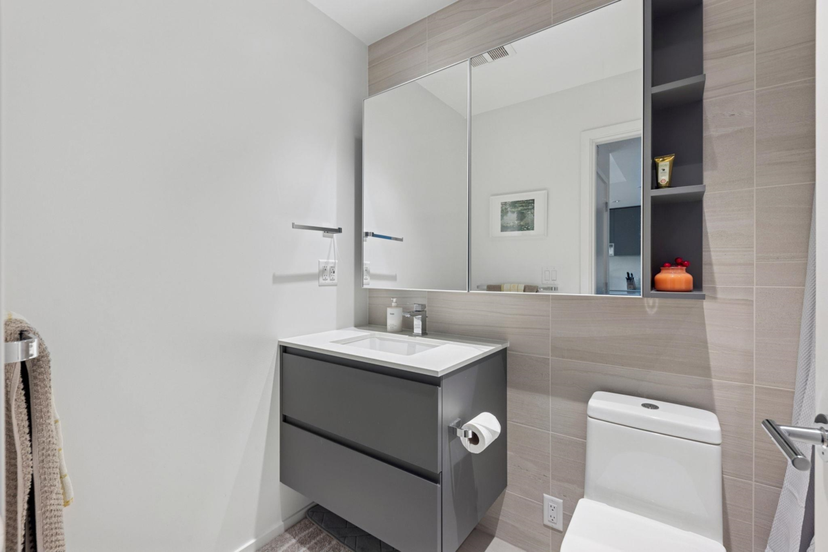 Entry Foyer Photo of 538 6808 Minoru Boulevard, Richmond, BC