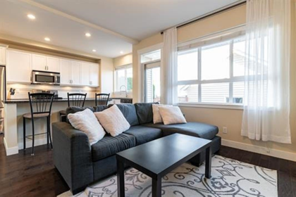 Entry Foyer Photo of 336 172 Street, Surrey, BC