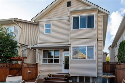 Garden / Landscaping Photo of 336 172 Street, Surrey, BC
