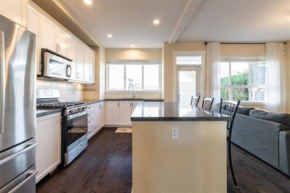 Kitchen Photo of 336 172 Street, Surrey, BC