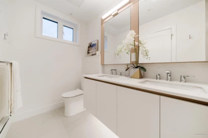Guest Bathroom Photo of 110 918 W 32rd Avenue, Vancouver, BC