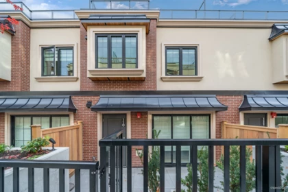 Swimming Pool Photo of 110 918 W 32rd Avenue, Vancouver, BC