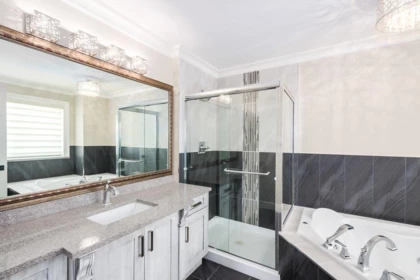 Guest Bathroom Photo of 7961 112a Street, Delta, BC