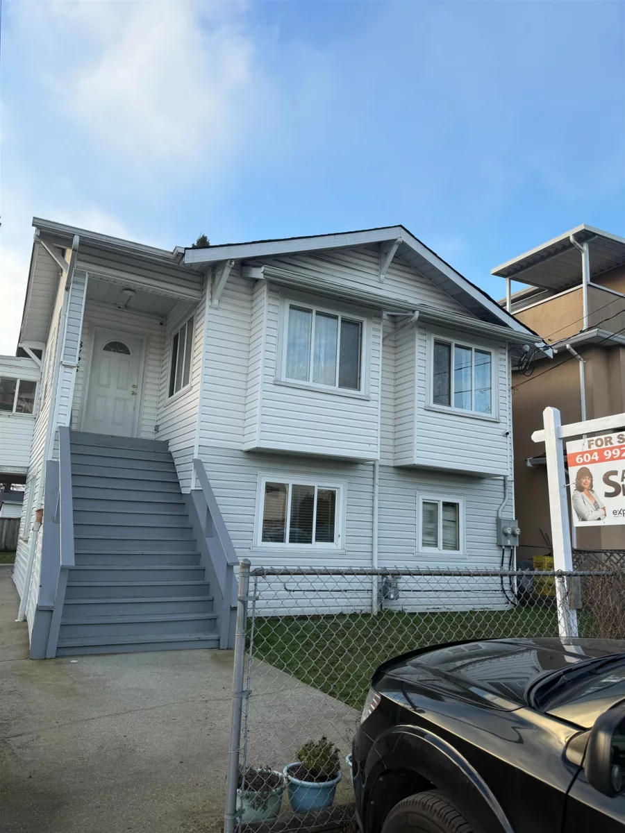 Entry Foyer Photo of 8125 St. George Street, Vancouver, BC