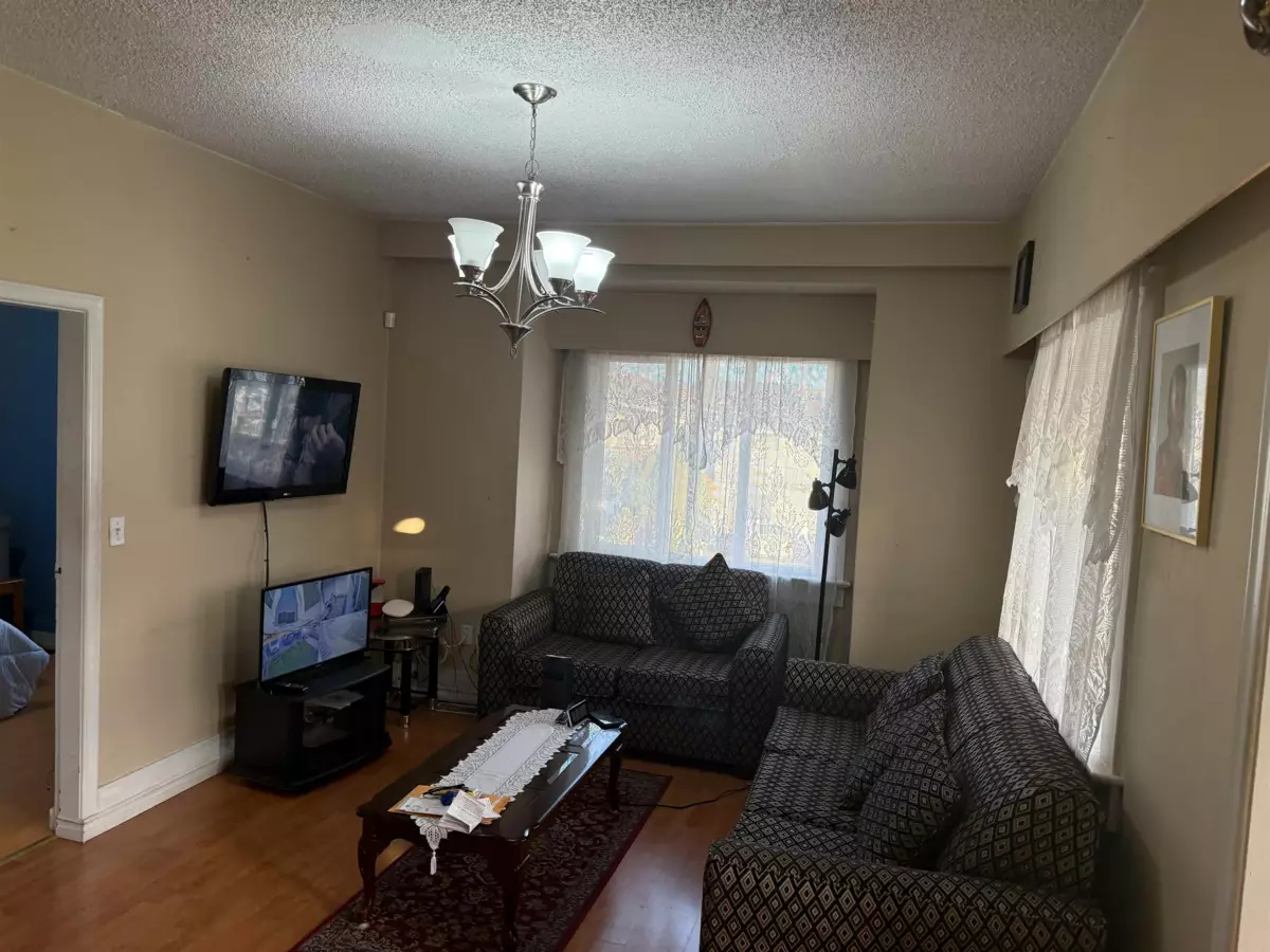 Hallway Photo of 8125 St. George Street, Vancouver, BC