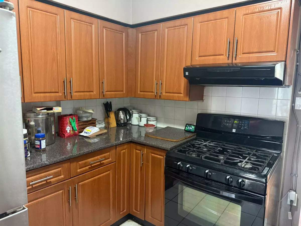 Kitchen Island Photo of 8125 St. George Street, Vancouver, BC