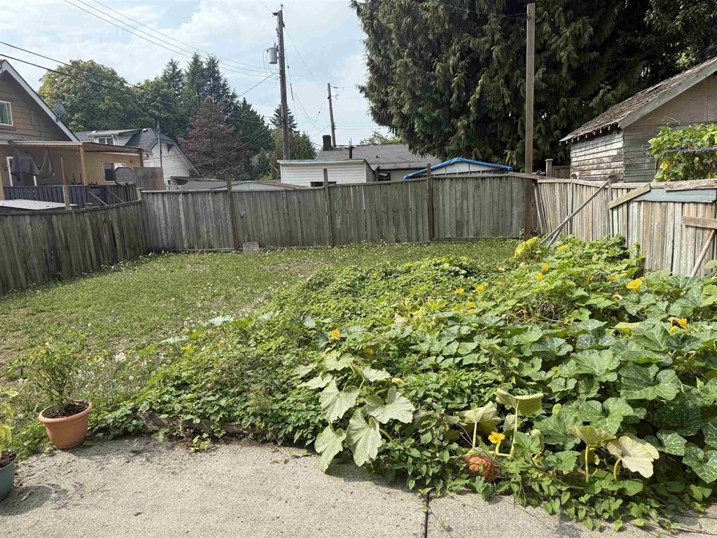 Powder Room Photo of 8125 St. George Street, Vancouver, BC