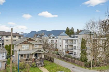 Front Yard Photo of 308 2340 Hawthorne Avenue, Port Coquitlam, BC