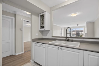Kitchen Island Photo of 308 2340 Hawthorne Avenue, Port Coquitlam, BC