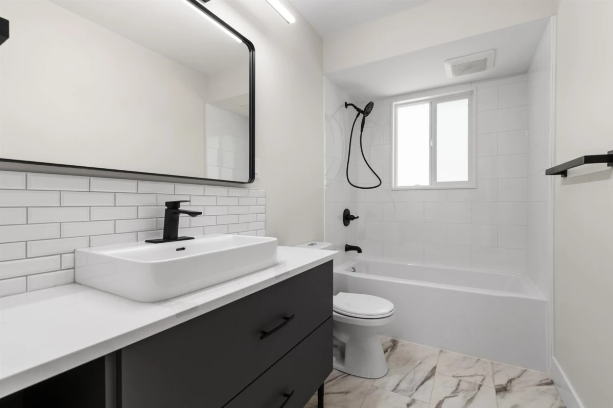 Guest Bathroom Photo of 63797 Beech Avenue, Hope, BC