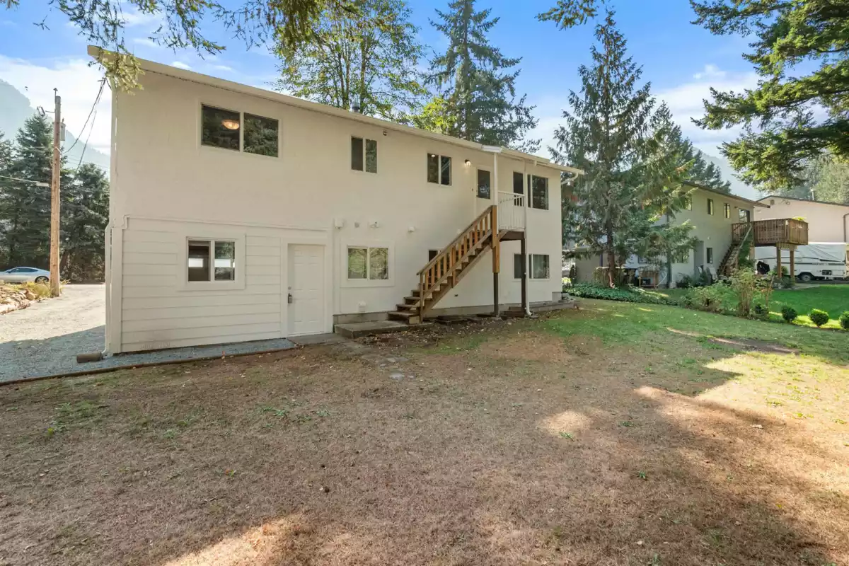 Laundry Room Photo of 63797 Beech Avenue, Hope, BC