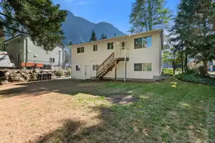 Basement Recreation Room Photo of 63797 Beech Avenue, Hope, BC
