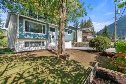 63797 Beech Avenue, Hope, BC, Hope — Single Family Residence for sale