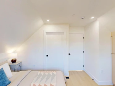 Hot Tub / Spa Photo of 2 3425 Archimedes Street, Vancouver, BC