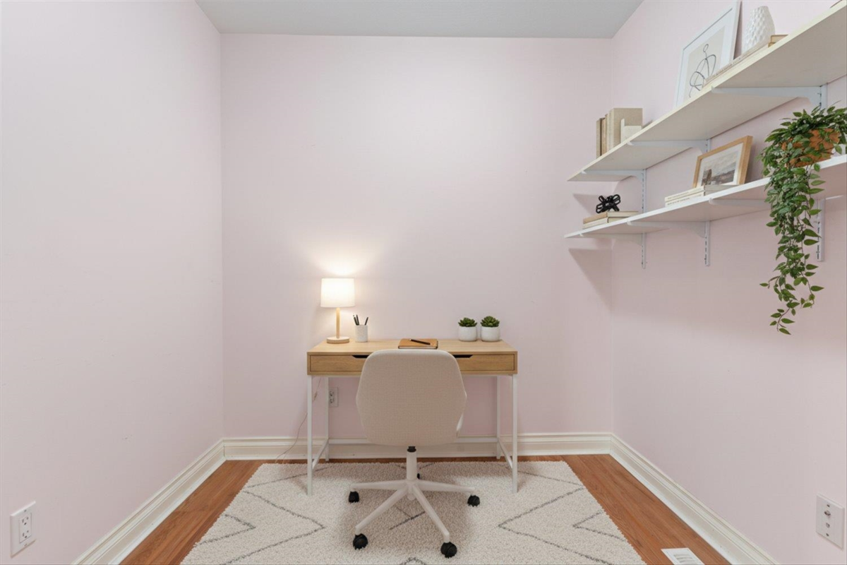 Breakfast Nook Photo of 170 46000 Thomas Road, Chilliwack, BC