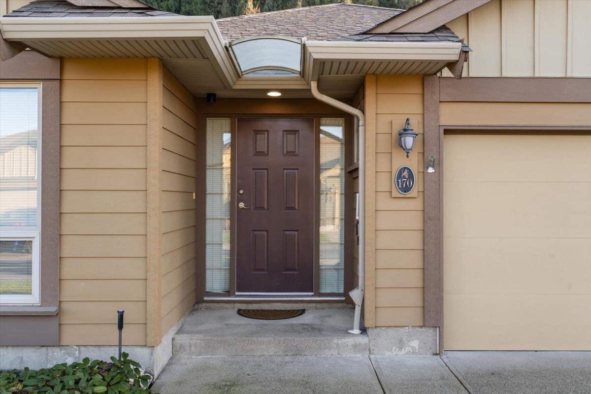 Family Room Photo of 170 46000 Thomas Road, Chilliwack, BC