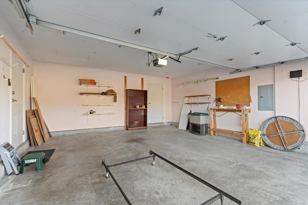 Front Yard Photo of 170 46000 Thomas Road, Chilliwack, BC