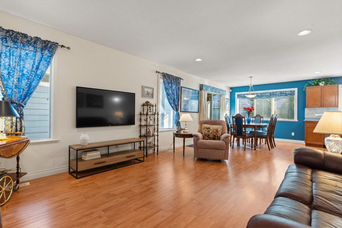 Primary Bathroom Photo of 170 46000 Thomas Road, Chilliwack, BC