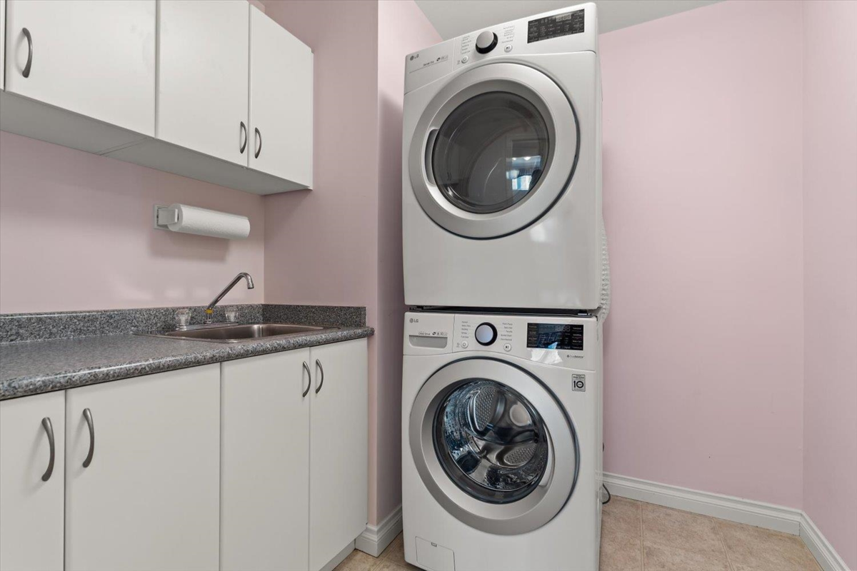 Staircase Photo of 170 46000 Thomas Road, Chilliwack, BC