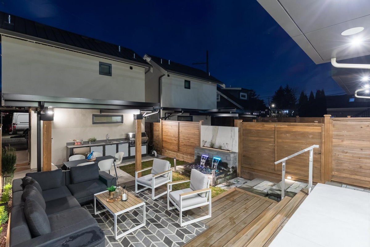 Outdoor Kitchen Photo of 4717 Lanark Street, Vancouver, BC