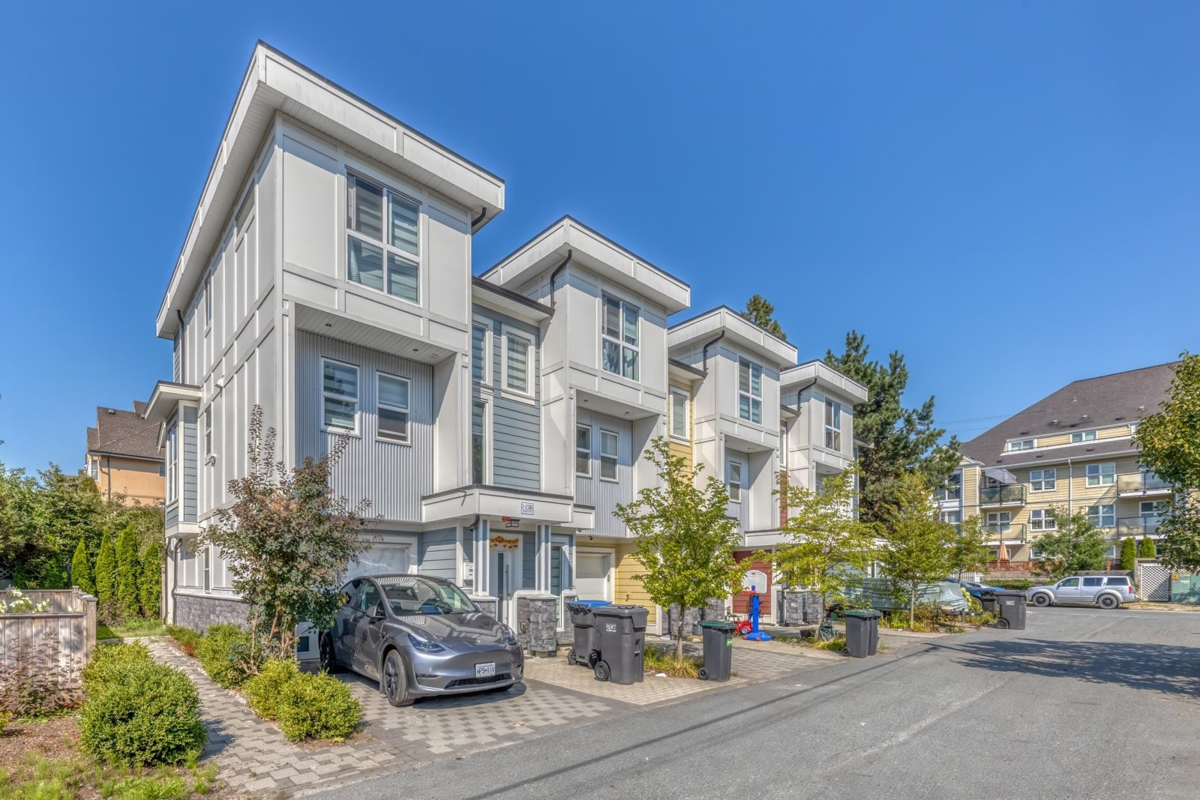 Backyard Photo of 3 1526 Grant Avenue, Port Coquitlam, BC