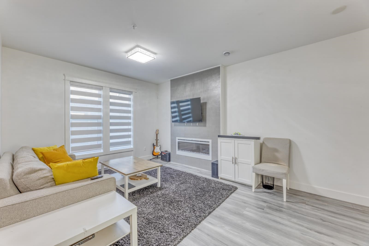 Dining Area Photo of 3 1526 Grant Avenue, Port Coquitlam, BC