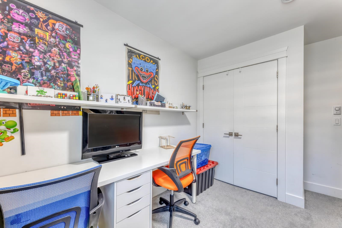 Guest Bathroom Photo of 3 1526 Grant Avenue, Port Coquitlam, BC