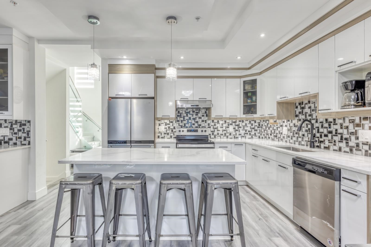 Living Room Photo of 3 1526 Grant Avenue, Port Coquitlam, BC