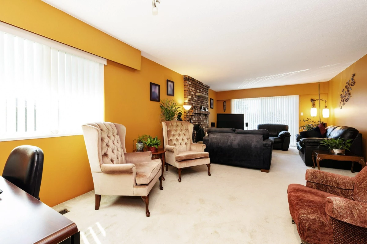 Kitchen Island Photo of 9971 Swansea Drive, Richmond, BC