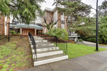 Office / Den Photo of 105 1544 Fir Street, White Rock, BC