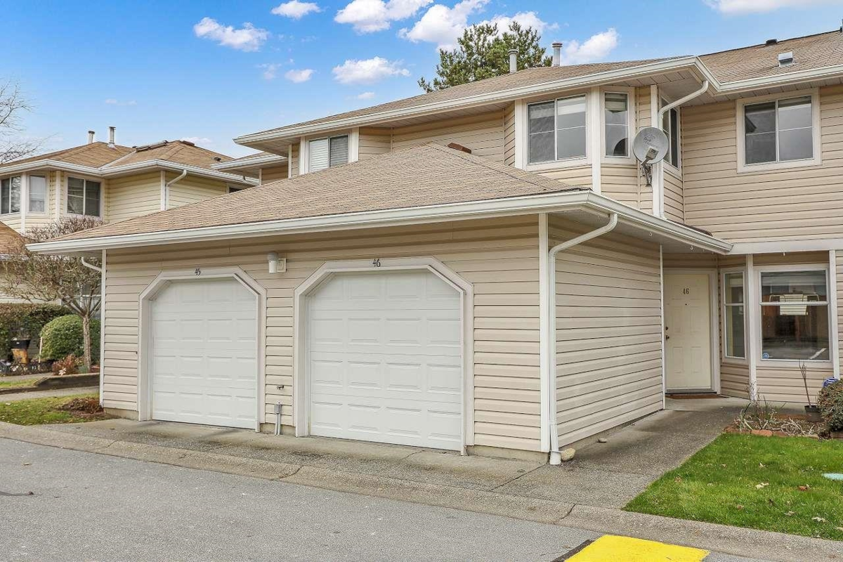 Living Room Photo of 46 10038 155 Street, Surrey, BC