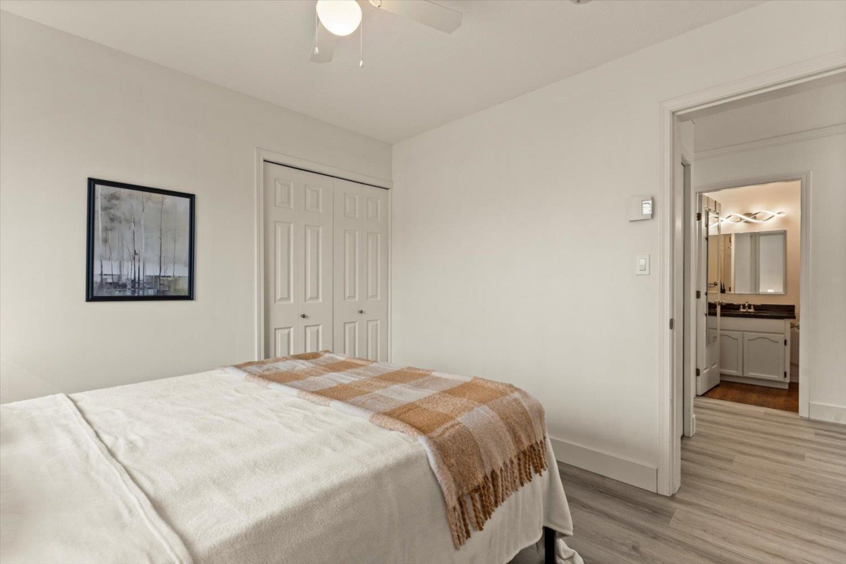 Entry Foyer Photo of 24 3380 Gladwin Road, Abbotsford, BC