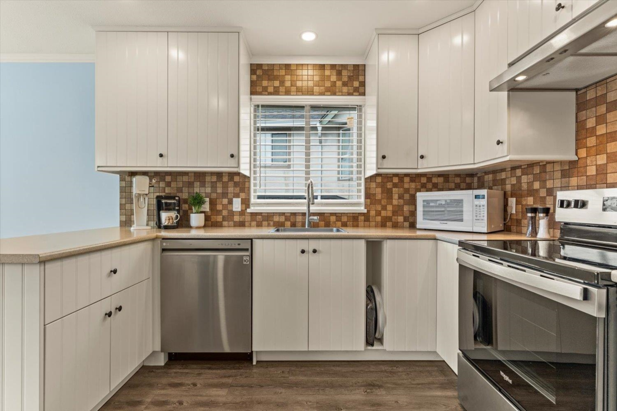 Living Room Photo of 24 3380 Gladwin Road, Abbotsford, BC