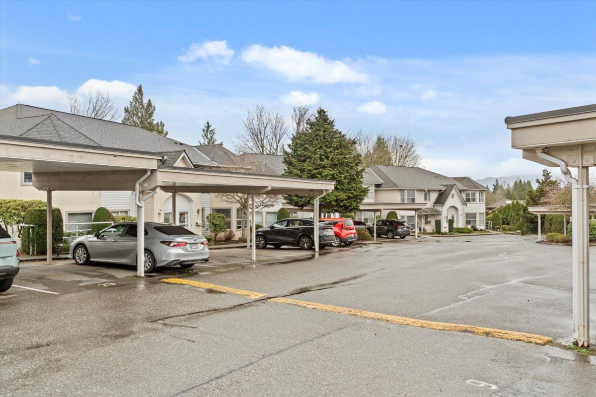 Swimming Pool Photo of 24 3380 Gladwin Road, Abbotsford, BC