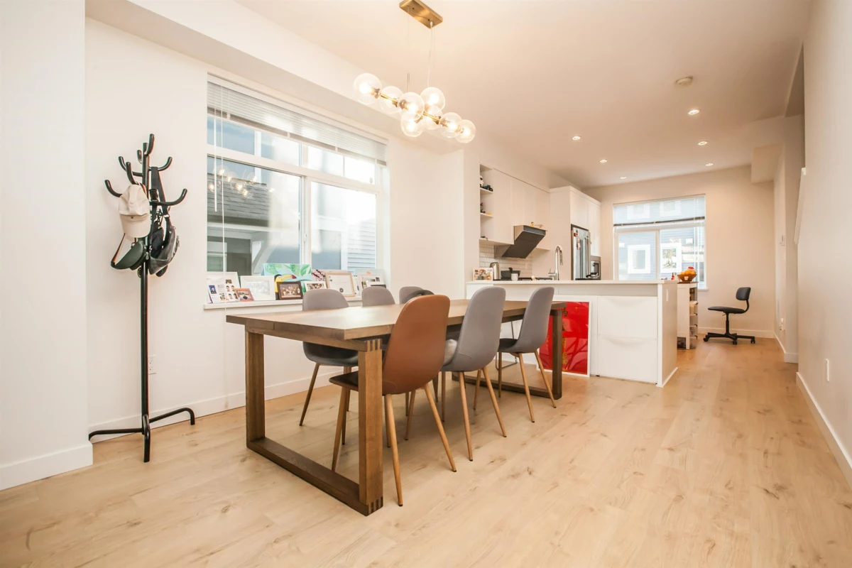 Kitchen Photo of 134 3565 Baycrest Avenue, Coquitlam, BC